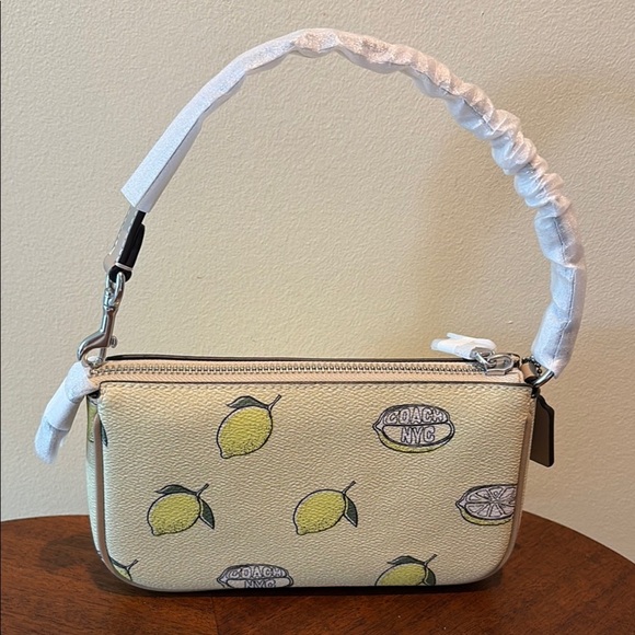 Coach Nolita 19 Lemon mini bag
Satchel Leather yellow garden Glade multi NWT - Picture 3 of 14